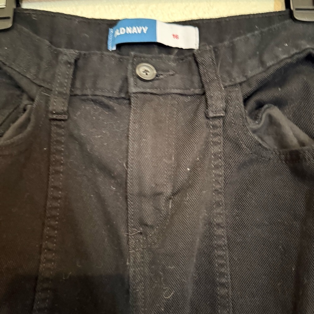 Old navy cargo pants - Picture 3 of 5